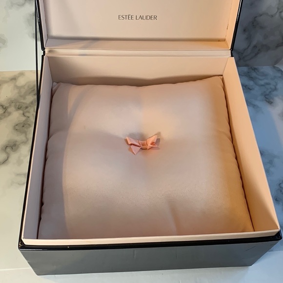 Estée Lauder Black Patent Jewelry Box with Satin Pillow & Modern Muse - Picture 7 of 15